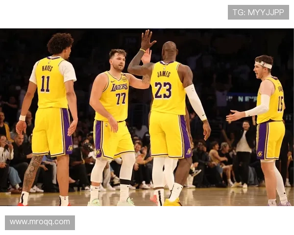 詹姆斯带领湖人冲击季后赛西部格局迎来新变化联盟竞争白热化年轻球星崛起 詹姆斯带领湖人冲击季后赛西部格局迎来新变化联盟竞争白热化年轻球星崛起