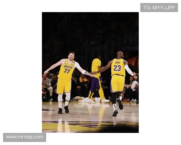 詹姆斯领衔湖人挑战勇士季前赛开战 东契奇赛季表现值得期待